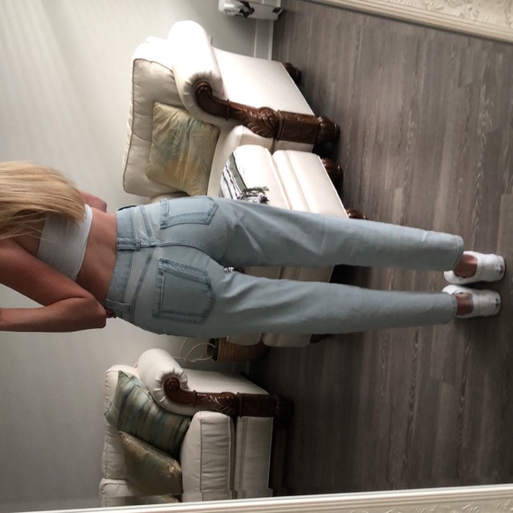 Light wash denim jeans - Picture 3 of 3